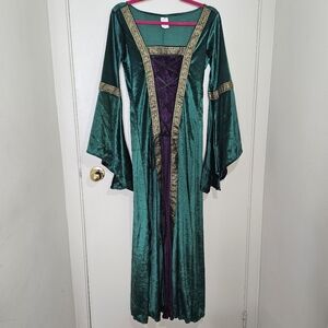 Womens green/purple renaissance dress. New w/o tags. Fancy Halloween dress.
